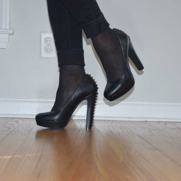 Women's Cosmopolitan Black Studded High Heel Pump Size 8.5 - Picture 2 of 6